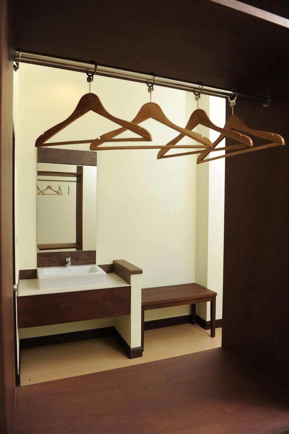 Mawin Hotel Чиангмай Екстериор снимка