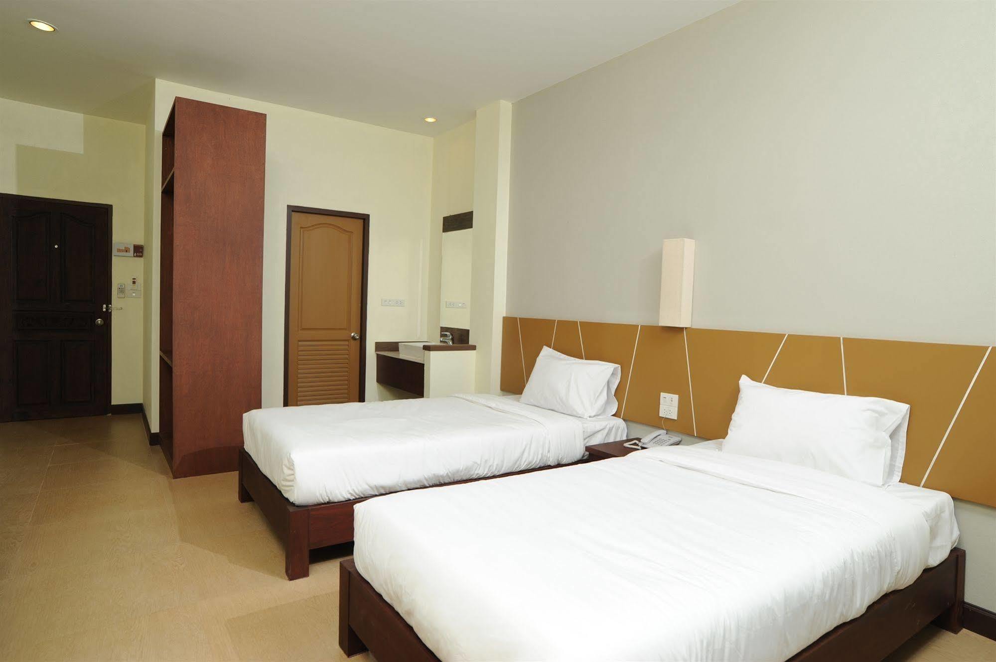 Mawin Hotel Чиангмай Екстериор снимка