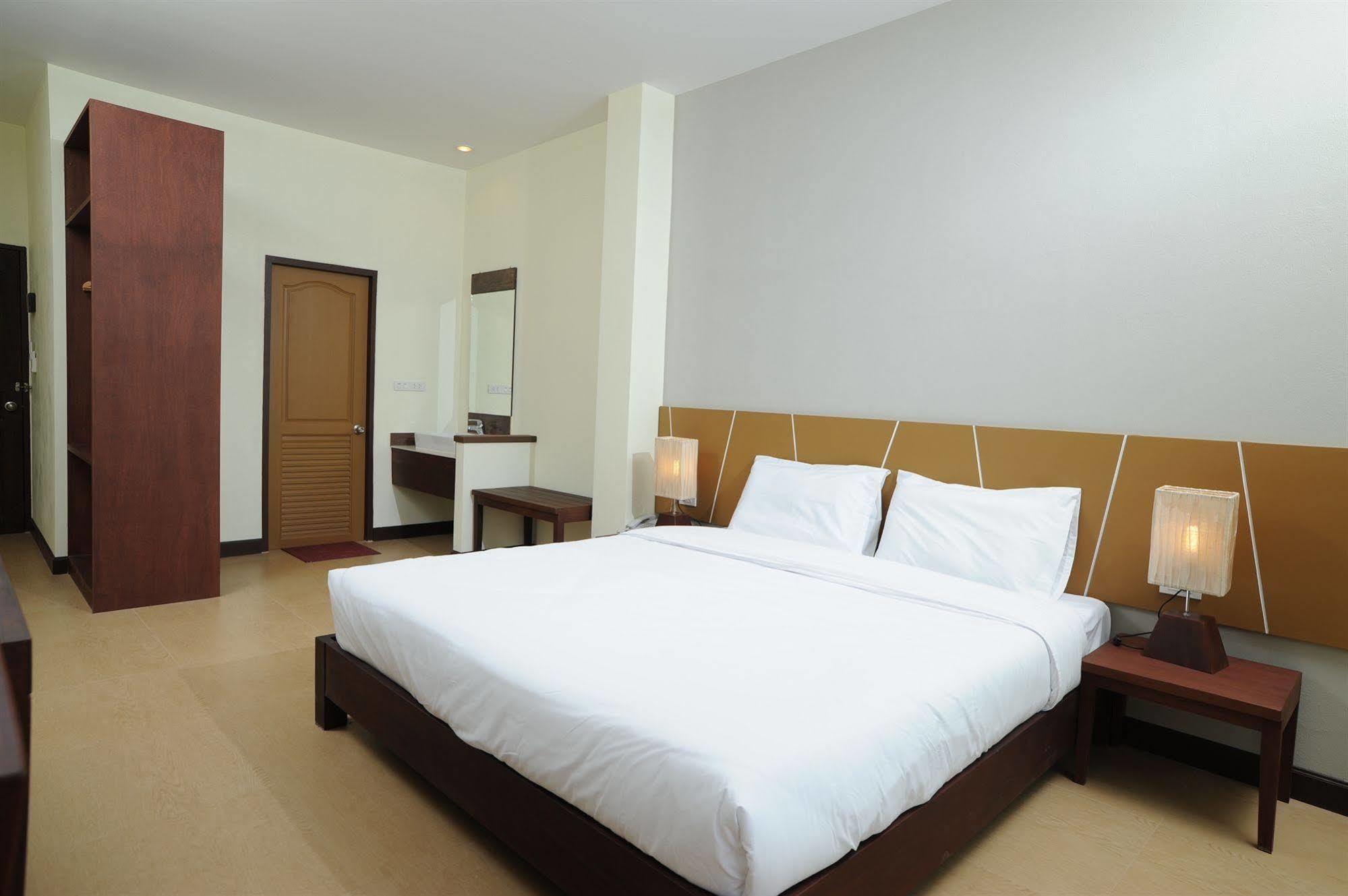 Mawin Hotel Чиангмай Екстериор снимка