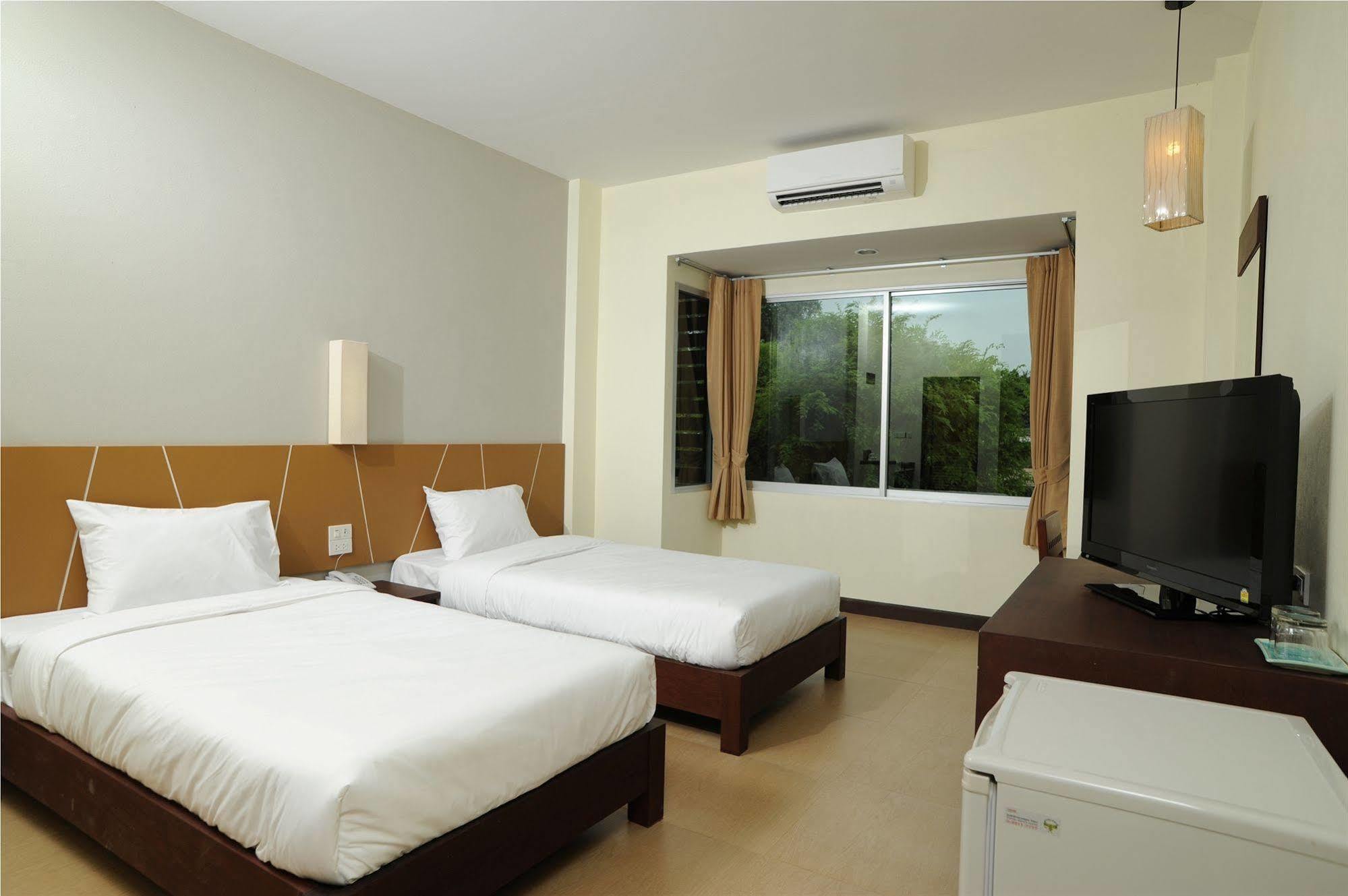 Mawin Hotel Чиангмай Екстериор снимка